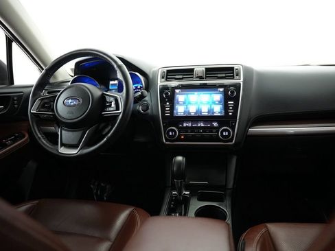Used 2018 Subaru Outback 2.5i Touring AWD/4WD image 10