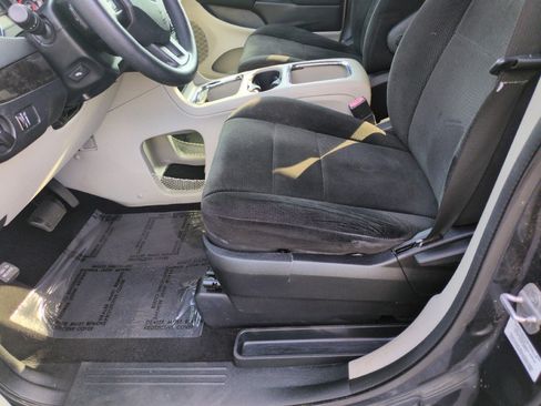 Used 2013 Dodge Grand Caravan SXT FWD image 13