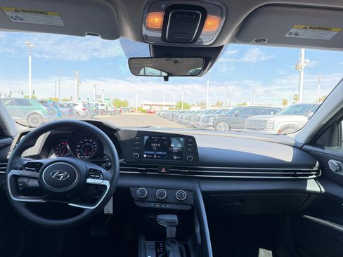 Used 2023 Hyundai Elantra SE FWD image 20