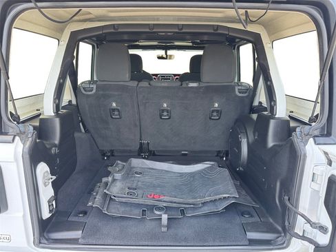 Used 2018 Jeep Wrangler Unlimited Rubicon image 21