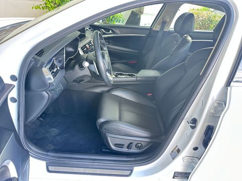Used 2025 Genesis G70 2.5T image 27