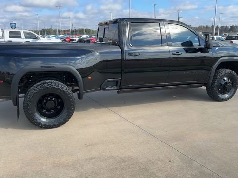 Used 2025 GMC Sierra 3500 Denali w/ Denali Reserve Package image 8