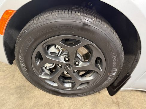 Used 2023 Chrysler Pacifica Touring-L w/ S Appearance Package FWD image 29