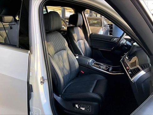 Used 2024 BMW X5 xDrive40i w/ Premium Package image 9
