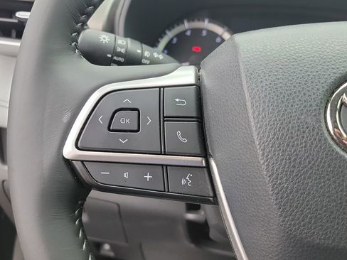 Used 2023 Toyota Highlander LE image 25