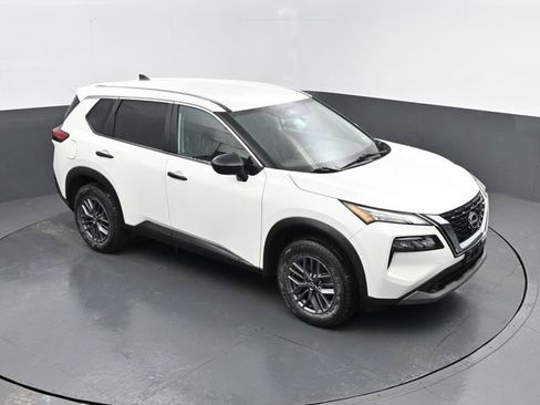 Used 2023 Nissan Rogue S image 17