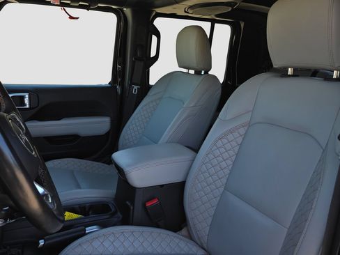 Used 2022 Jeep Gladiator Overland AWD/4WD image 7