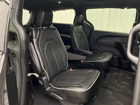 Used 2025 Chrysler Pacifica Limited w/ Uconnect Theater Family Group AWD/4WD image 26