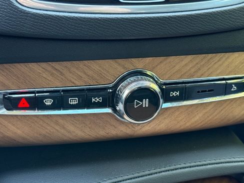 Used 2025 Volvo XC90 B6 Ultra image 28