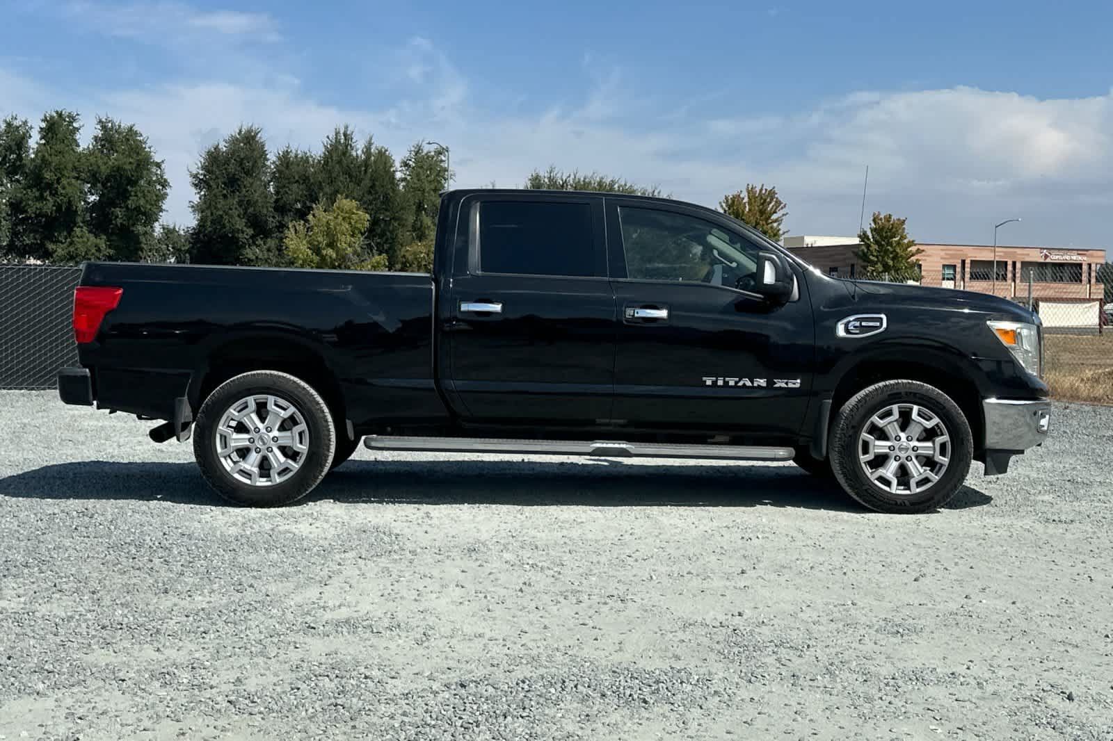 Used 2016 Nissan Titan SV AWD/4WD image 9