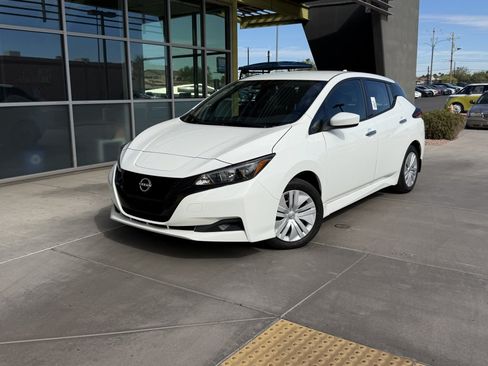 Used 2025 Nissan Leaf S FWD image 2