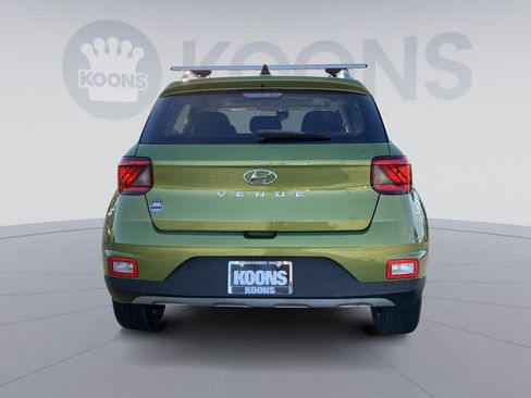 Used 2022 Hyundai Venue SEL image 5
