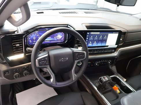 Used 2024 Chevrolet Silverado 1500 LT Trail Boss w/ Convenience Package II image 25