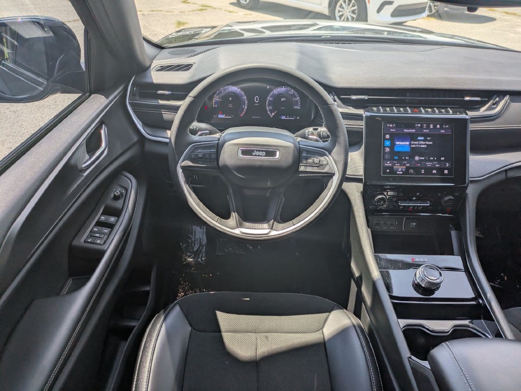 Used 2023 Jeep Grand Cherokee Altitude RWD image 29