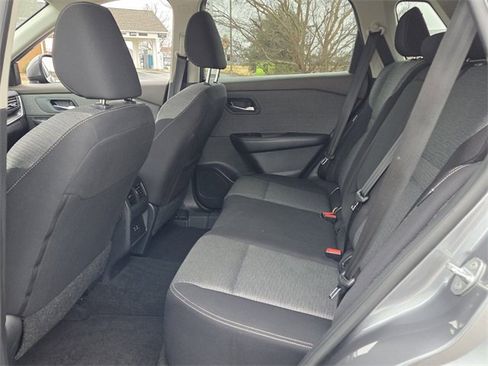 Used 2023 Nissan Rogue SV image 6