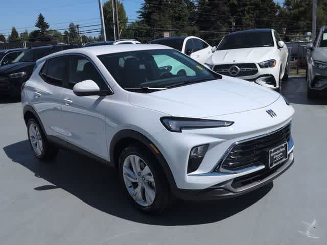 Used 2024 Buick Encore GX Preferred FWD image 2