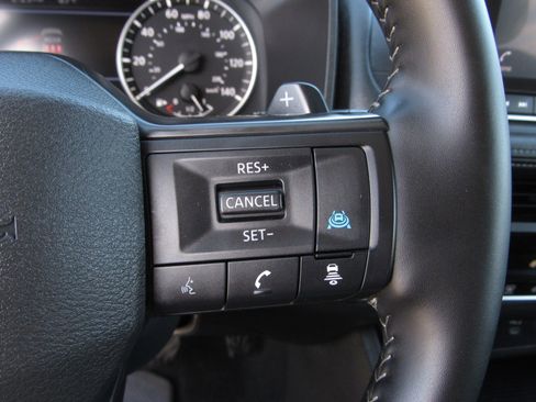 Used 2025 Nissan Rogue SV image 22