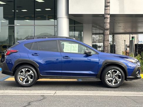 Used 2025 Subaru Crosstrek 2.0i Premium image 3