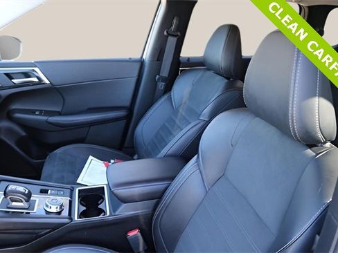 Used 2024 Mitsubishi Outlander SE image 11