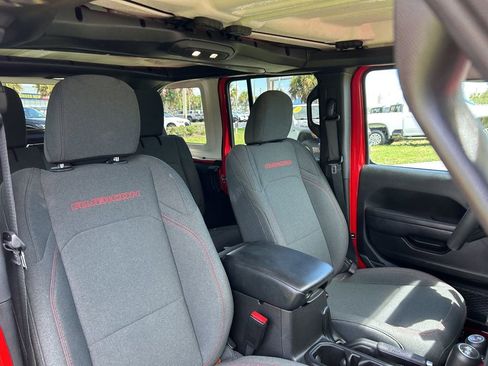 Used 2024 Jeep Wrangler Unlimited Rubicon AWD/4WD image 36