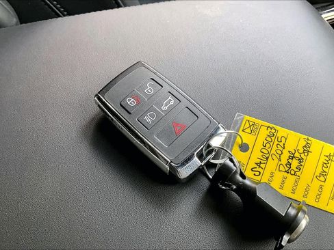 Used 2025 Land Rover Range Rover Sport Dynamic SE image 14