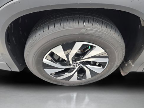 Used 2025 Volkswagen Tiguan S FWD image 8