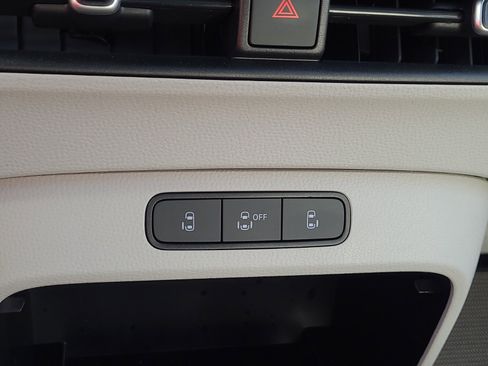 Used 2025 Volkswagen ID. Buzz 1st Edition image 57