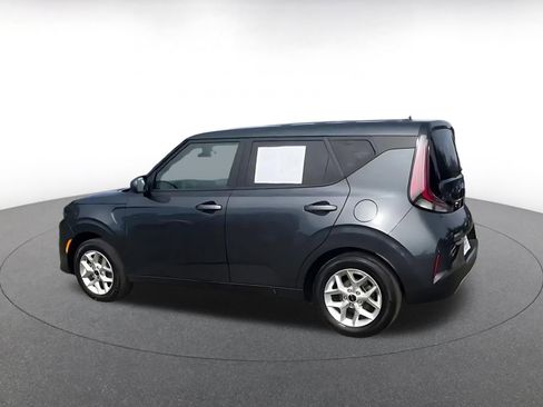 Used 2025 Kia Soul LX w/ LX Technology Package FWD image 10