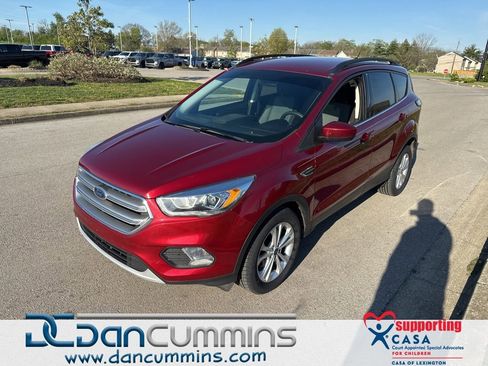 Used 2017 Ford Escape SE w/ Equipment Group 201A image 1