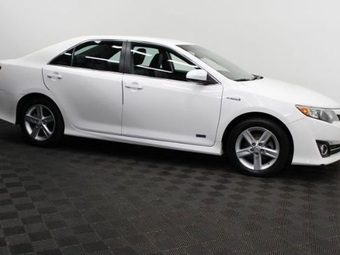 Used 2014 Toyota Camry SE image 3