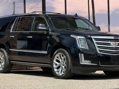 Used 2019 Cadillac Escalade ESV Luxury image 18