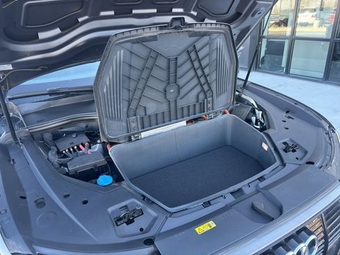 Used 2021 Audi e-tron Prestige w/ Prestige Package image 28