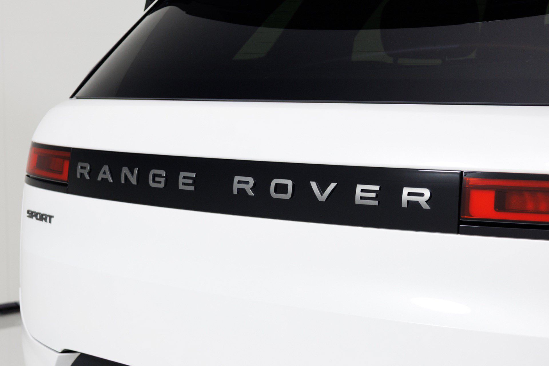 Used 2024 Land Rover Range Rover Sport SE AWD/4WD image 77