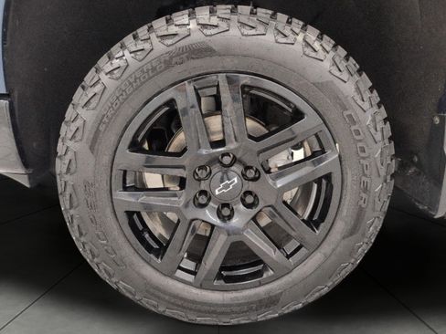 Used 2022 Chevrolet Silverado 1500 LT Trail Boss w/ LT Trail Boss Premium Package AWD/4WD image 3