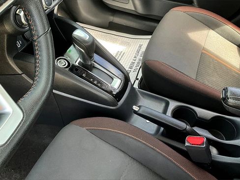 Used 2021 Nissan Versa SR image 14