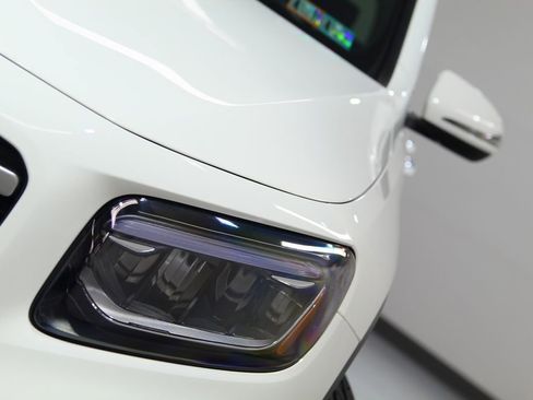 Used 2025 Mercedes-Benz GLB 250 4MATIC image 11
