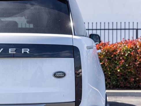 Used 2023 Land Rover Range Rover SE image 12