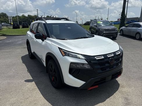 Used 2025 Nissan Rogue SV AWD/4WD image 15