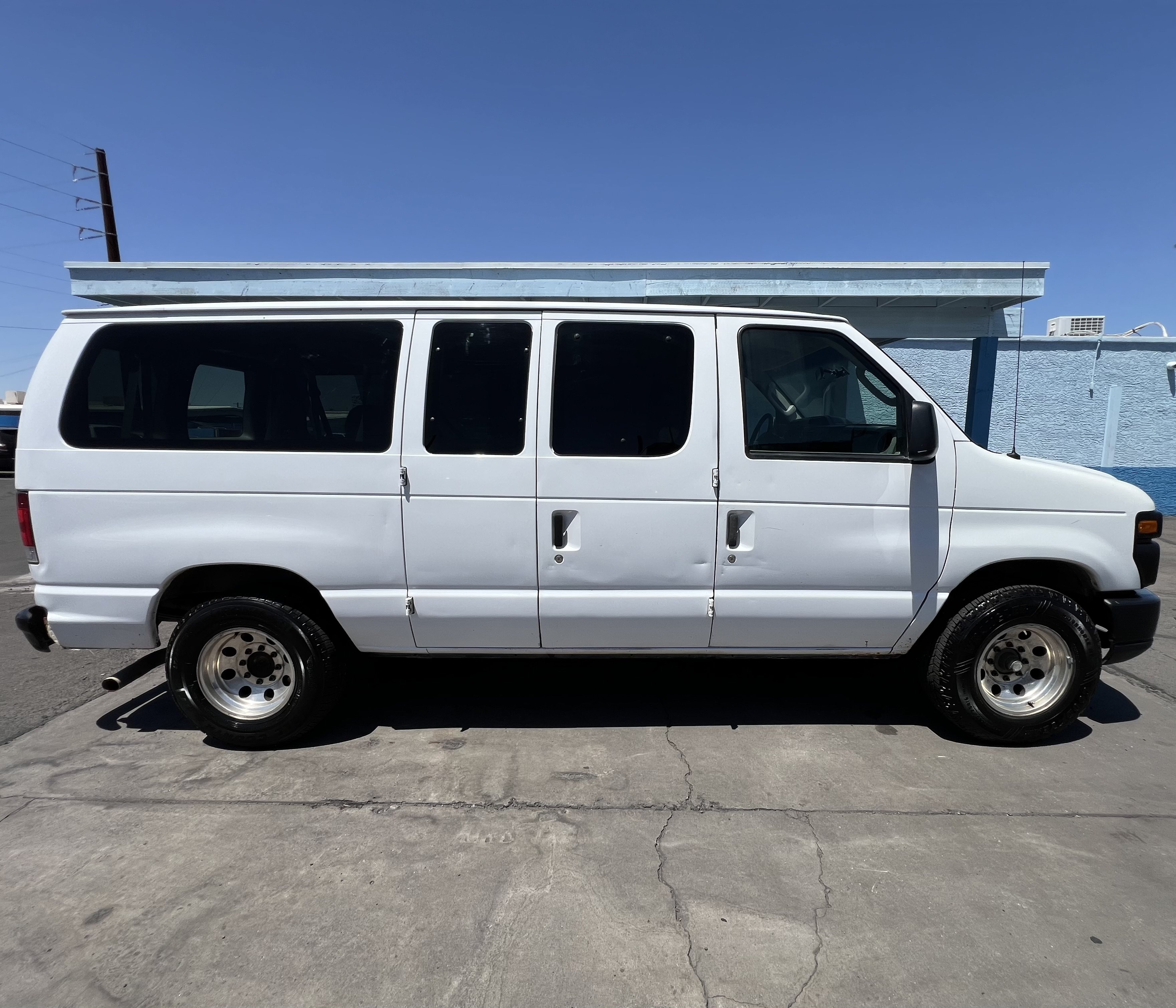 Used 2011 Ford E-150 and Econoline 150 Wagon w/ Interior Upgrade Pkg RWD image 2