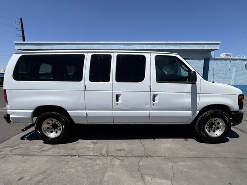 Used 2011 Ford E-150 and Econoline 150 Wagon w/ Interior Upgrade Pkg image 2