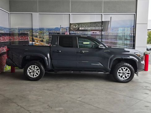 Used 2024 Toyota Tacoma SR5 AWD/4WD image 4