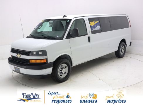 Used 2017 Chevrolet Express 3500 LT w/ LT Preferred Equipment Group image 8