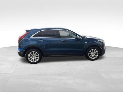Used 2019 Cadillac XT4 Luxury w/ Cold Weather Package AWD/4WD image 9
