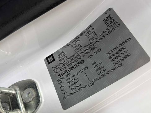 Used 2016 Chevrolet Colorado LT w/ LT Convenience Package image 11