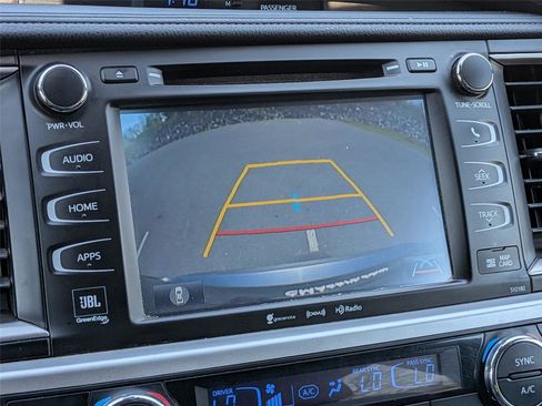 Used 2018 Toyota Highlander Limited Platinum AWD/4WD image 20