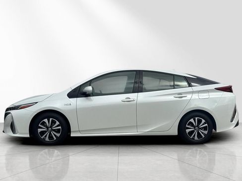 Used 2017 Toyota Prius Prime Premium FWD image 7