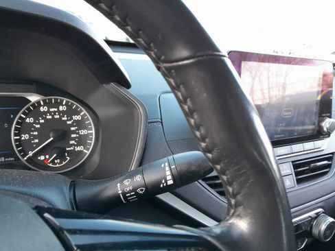 Used 2021 Nissan Altima 2.5 SV w/ SV Premium Package image 18