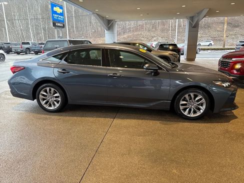 Used 2019 Toyota Avalon XLE image 6