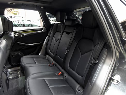 Certified 2026 Porsche Macan AWD/4WD image 45
