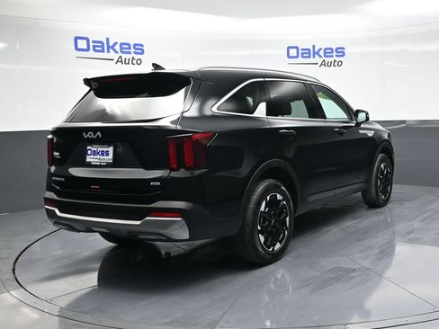 Certified 2025 Kia Sorento S AWD/4WD image 8